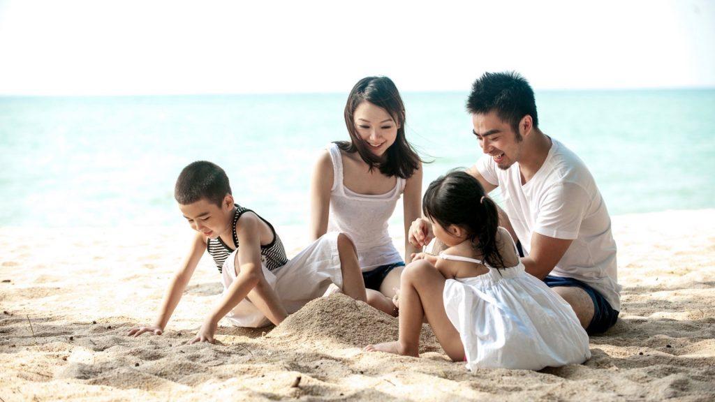 Family Vacations - Family on Beach Vacation - Total Advantage Travel